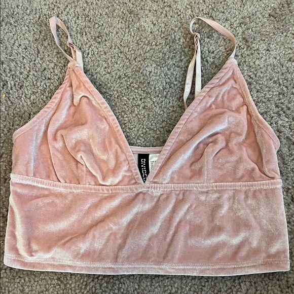 Divided Tops - Divided velvet light pink crop top